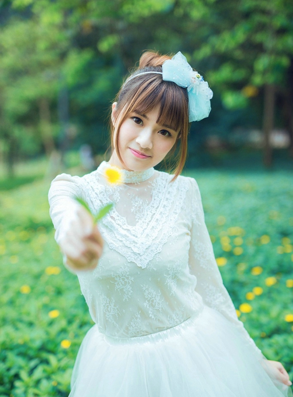 命运如同手中的掌纹，无论多曲折，终掌握在自己手中。
